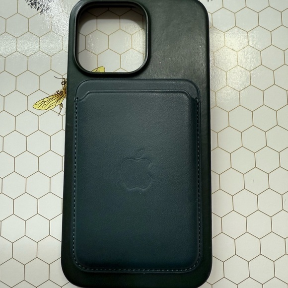 Apple 13 pro case & wallet - Picture 3 of 3